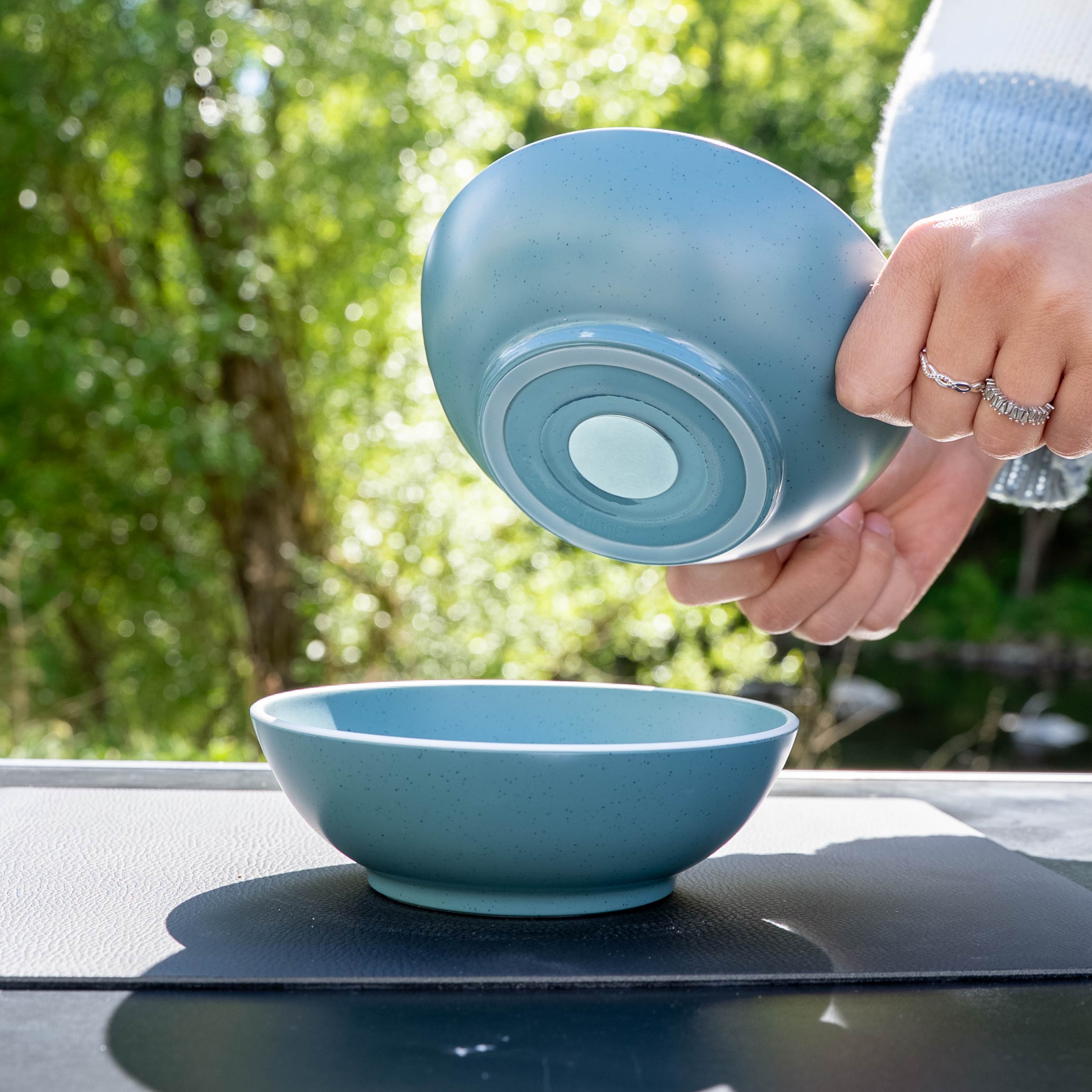 Bowls aus der Brunner-Kollektion - Abstellen auf Matte auf Campingtisch