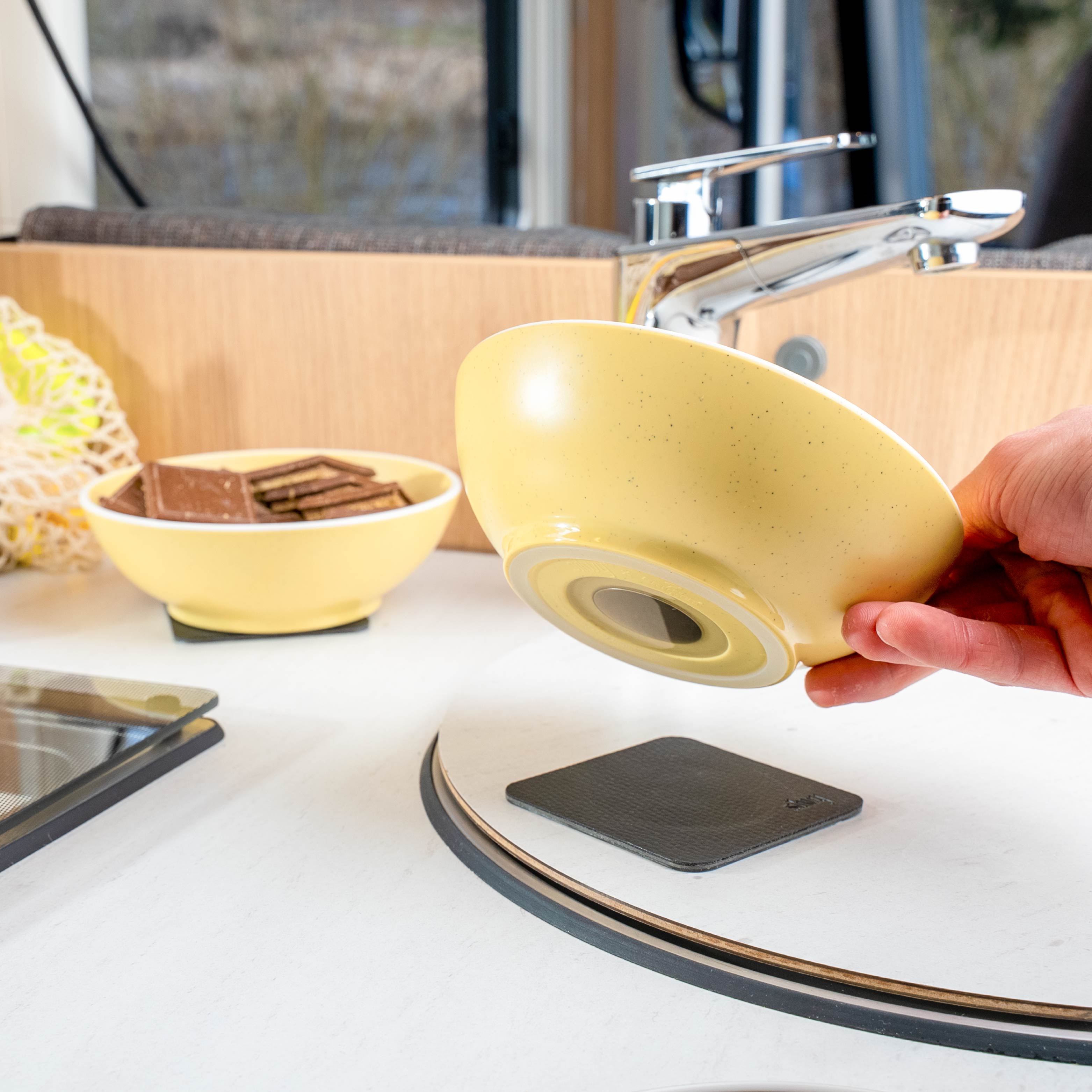 Kunststoff Bowls 16cm YELLOW aus der Brunner Kunststoff Kollektion, abgestellt auf einem Pad