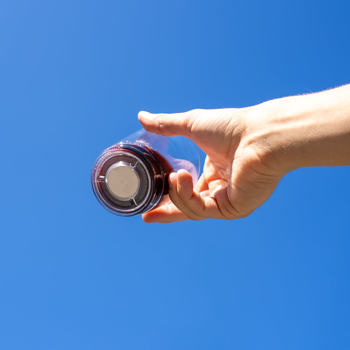 Magnet-Trinkbecher Classic mit Magnet im Boden integriert