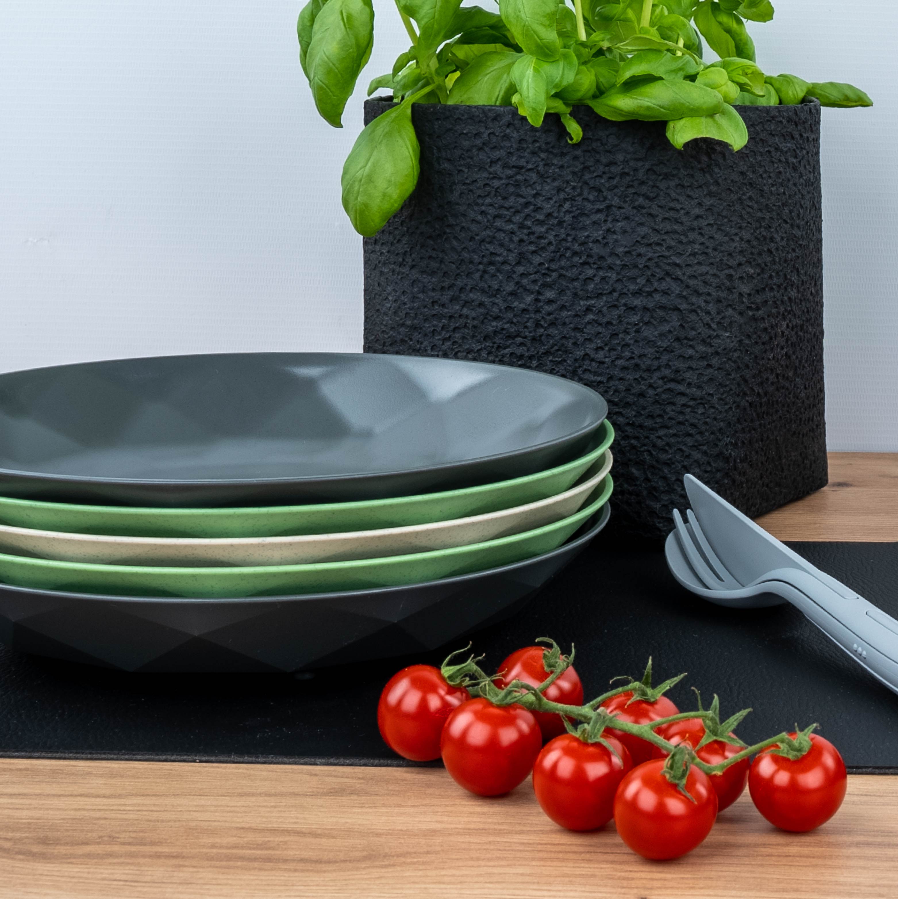 Kunststoffteller mit Magnet werden durch metallische Matte fixiert