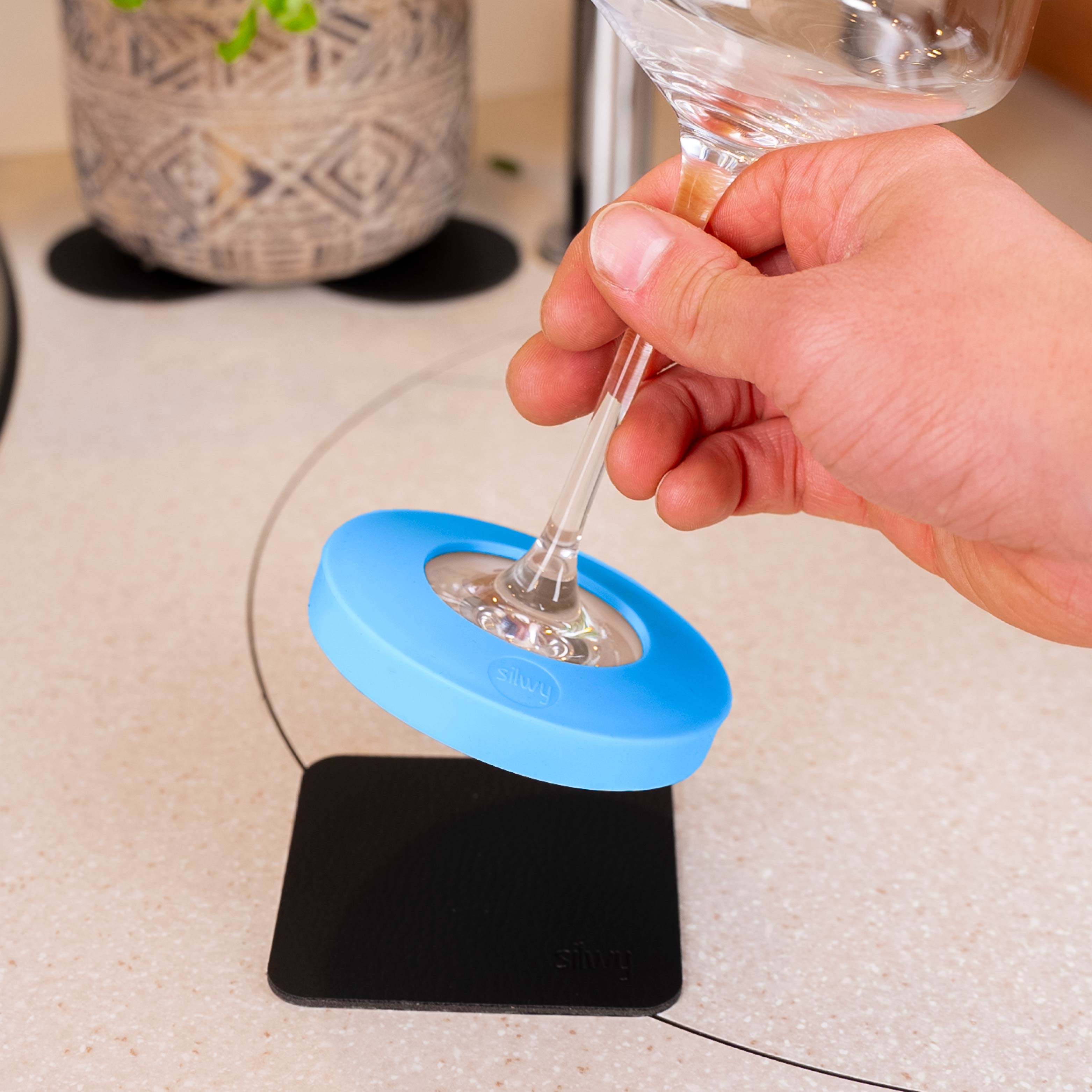 Magnet-Adapter für Stielgläser blau