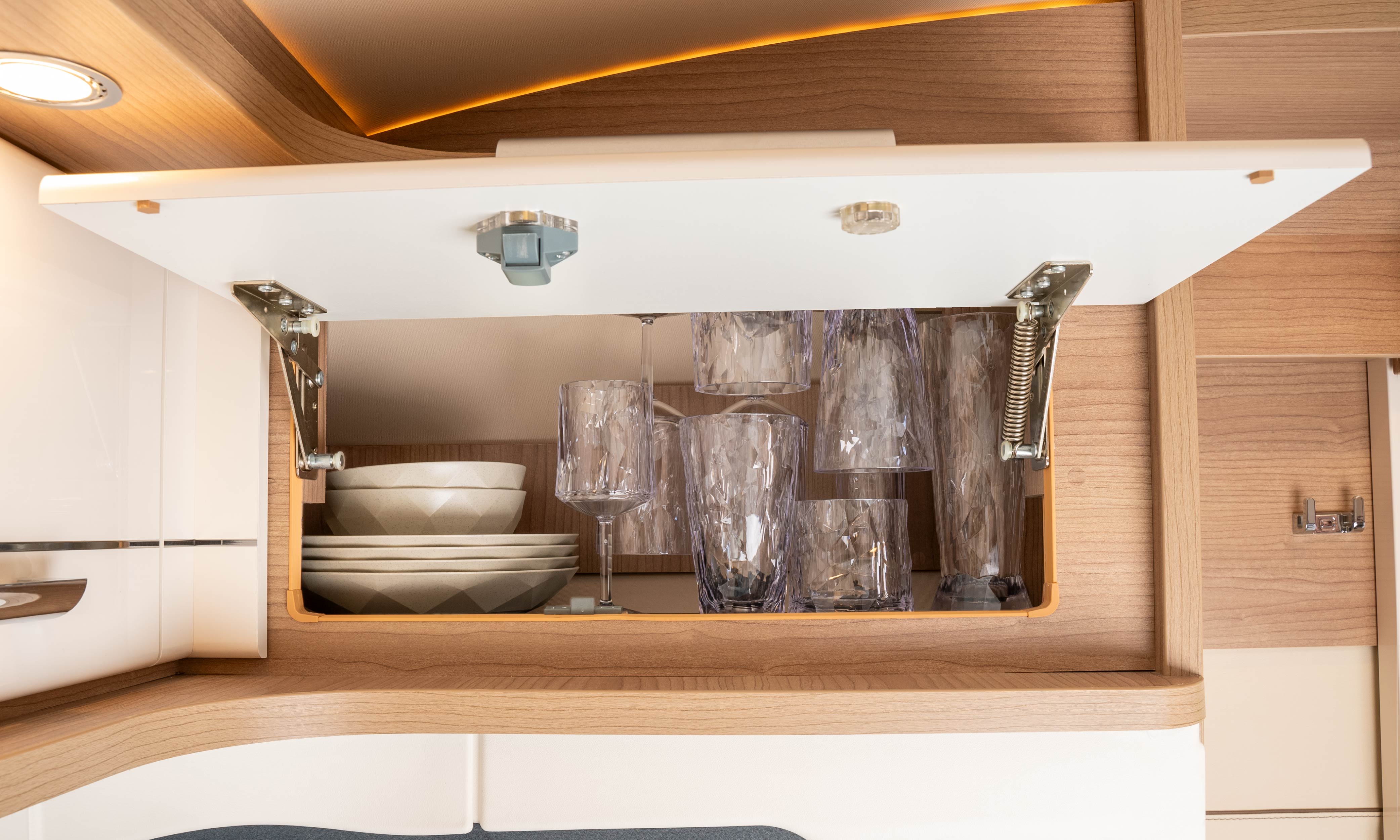 Schrank ausgestattet mit Kunststoff-Kollektion - 100% Platzausbeute