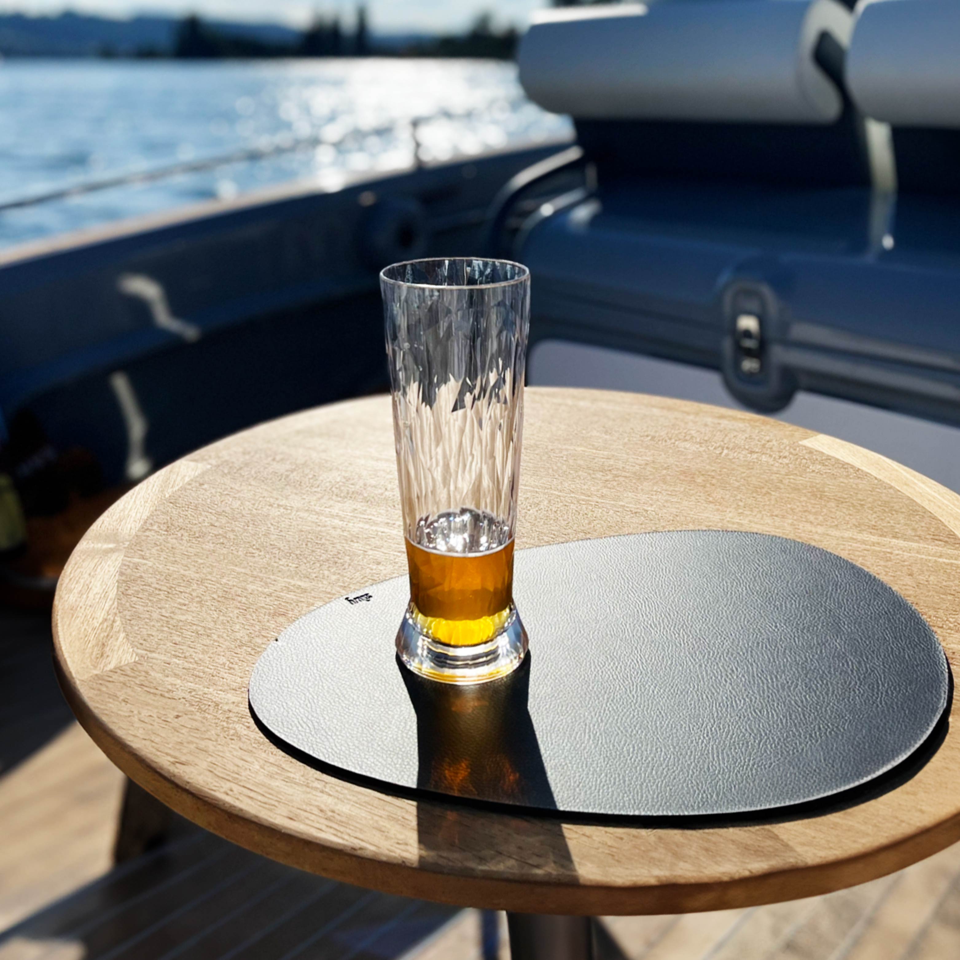 Platzset auf Bootstisch