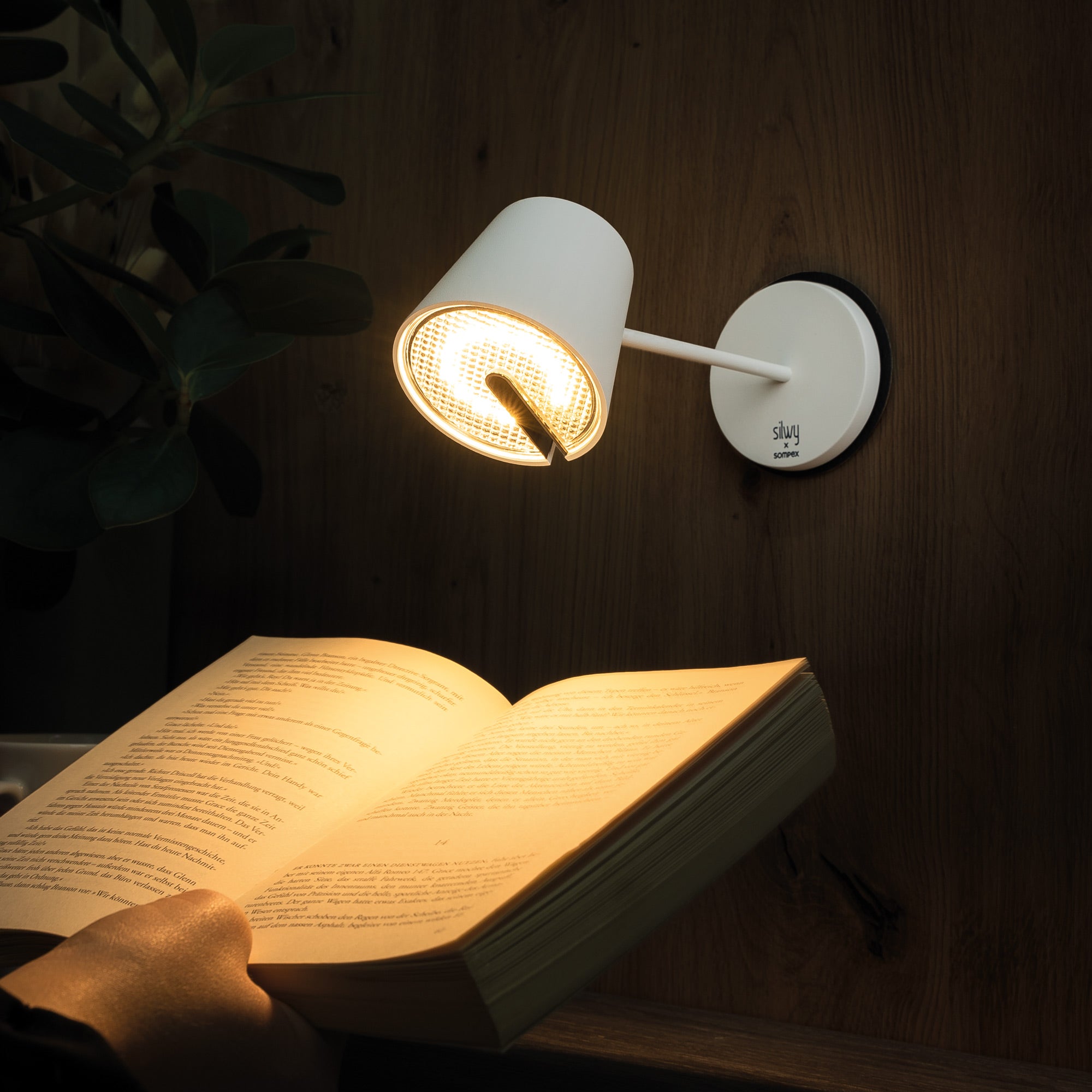 Leuchte an 3M-Pad fixiert