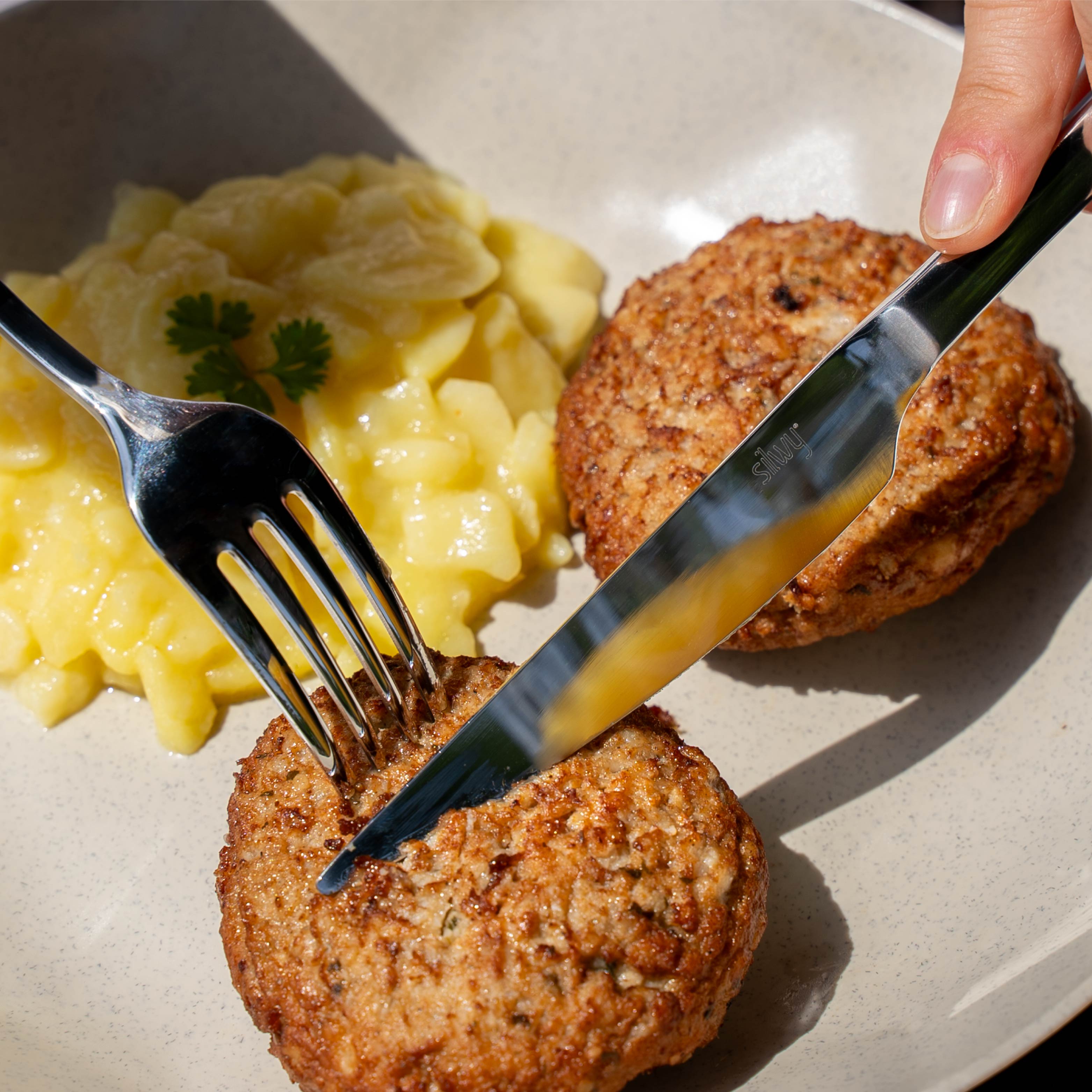 Reisebesteckset essen Frikadelle