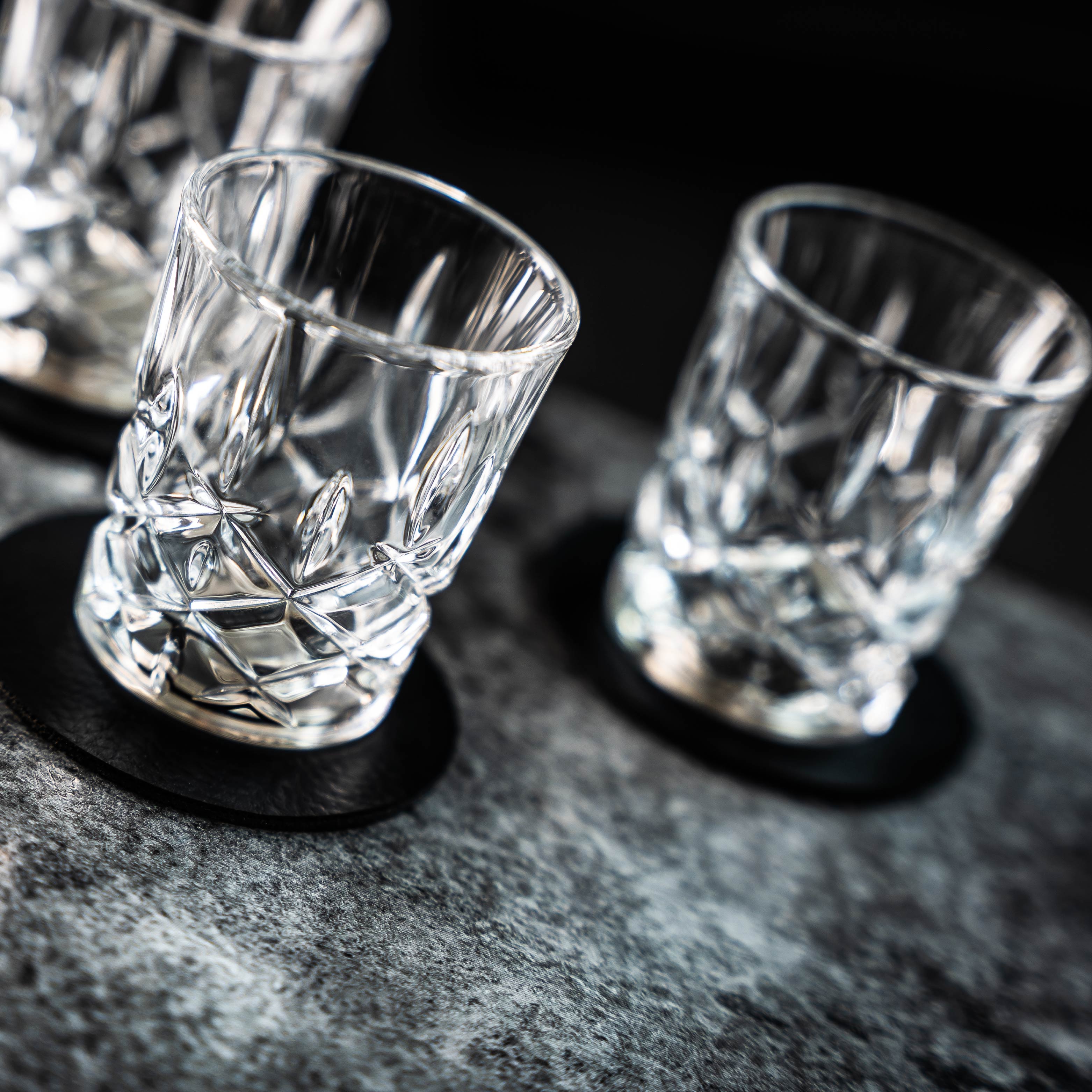 Close-up von den Magnet-Kristallgläsern SHOT