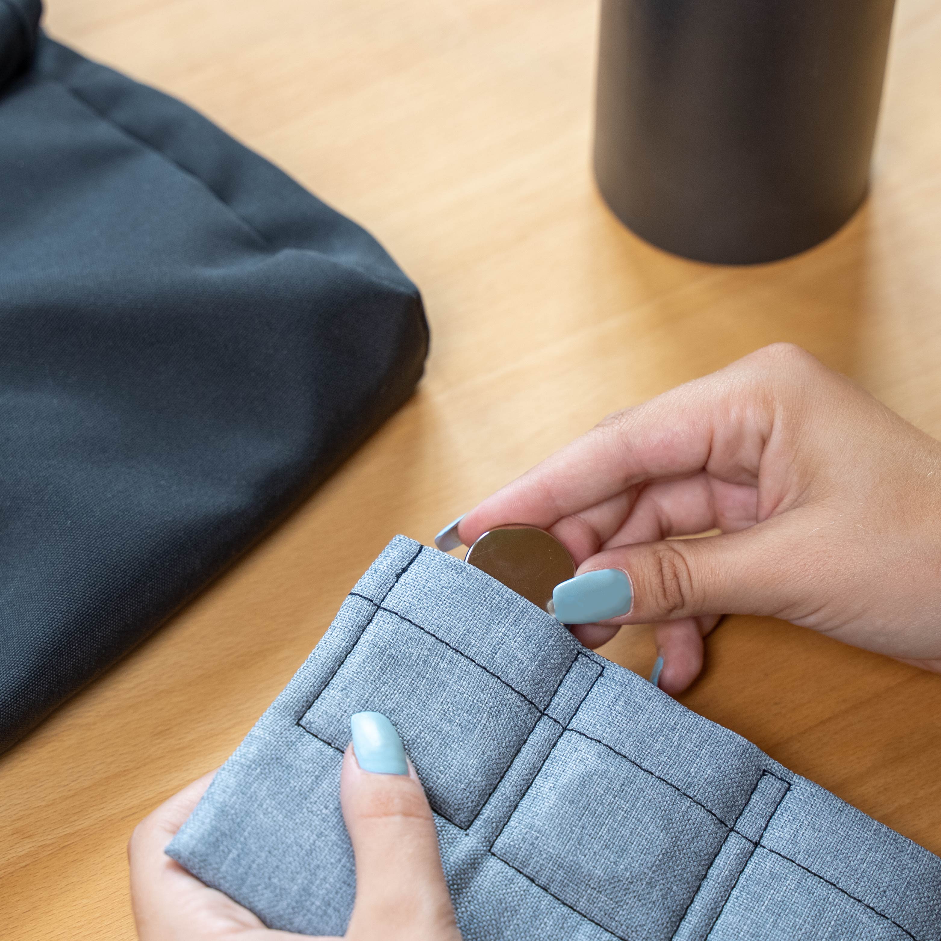 Herausnehmbare Magnete, die erneut in die Innentasche eingeführt werden können