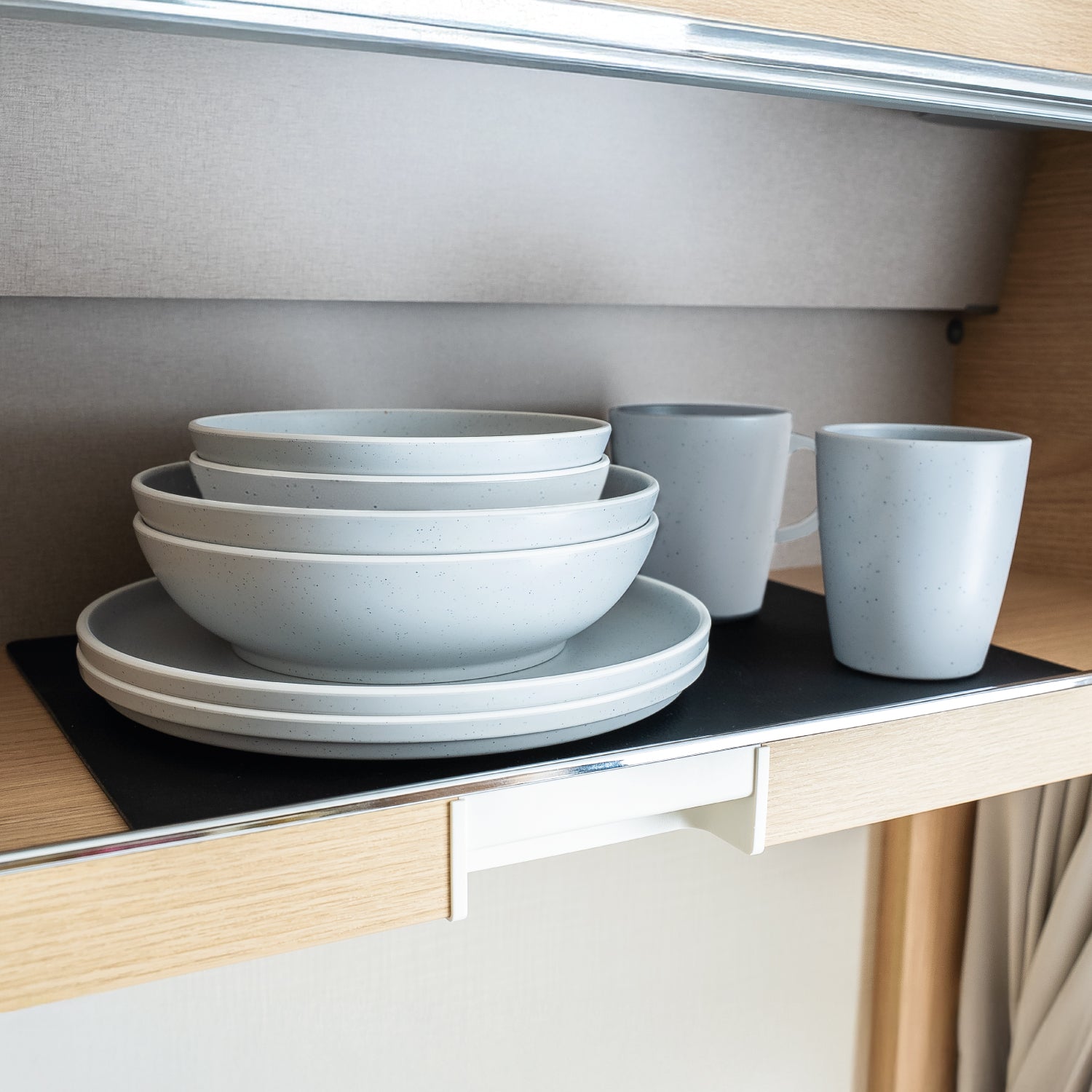 Magnetic plastic tableware set DOLOMIT WHITE