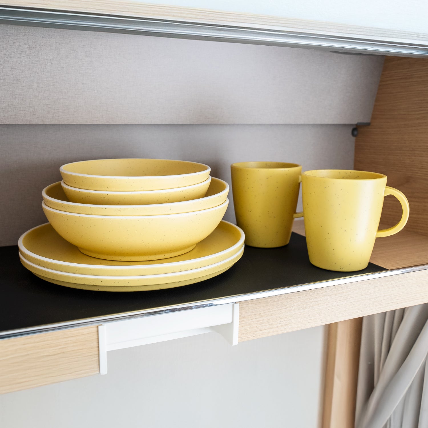 Magnetic plastic tableware set DOLOMIT YELLOW