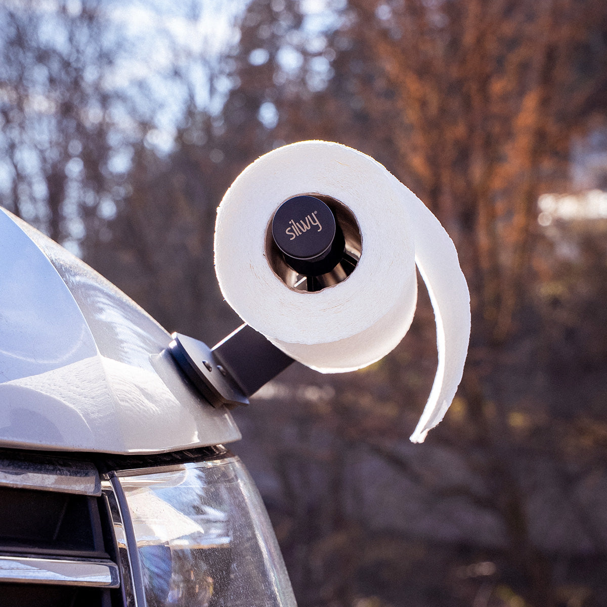 Küchenrollenhalter an Karosserie montiert