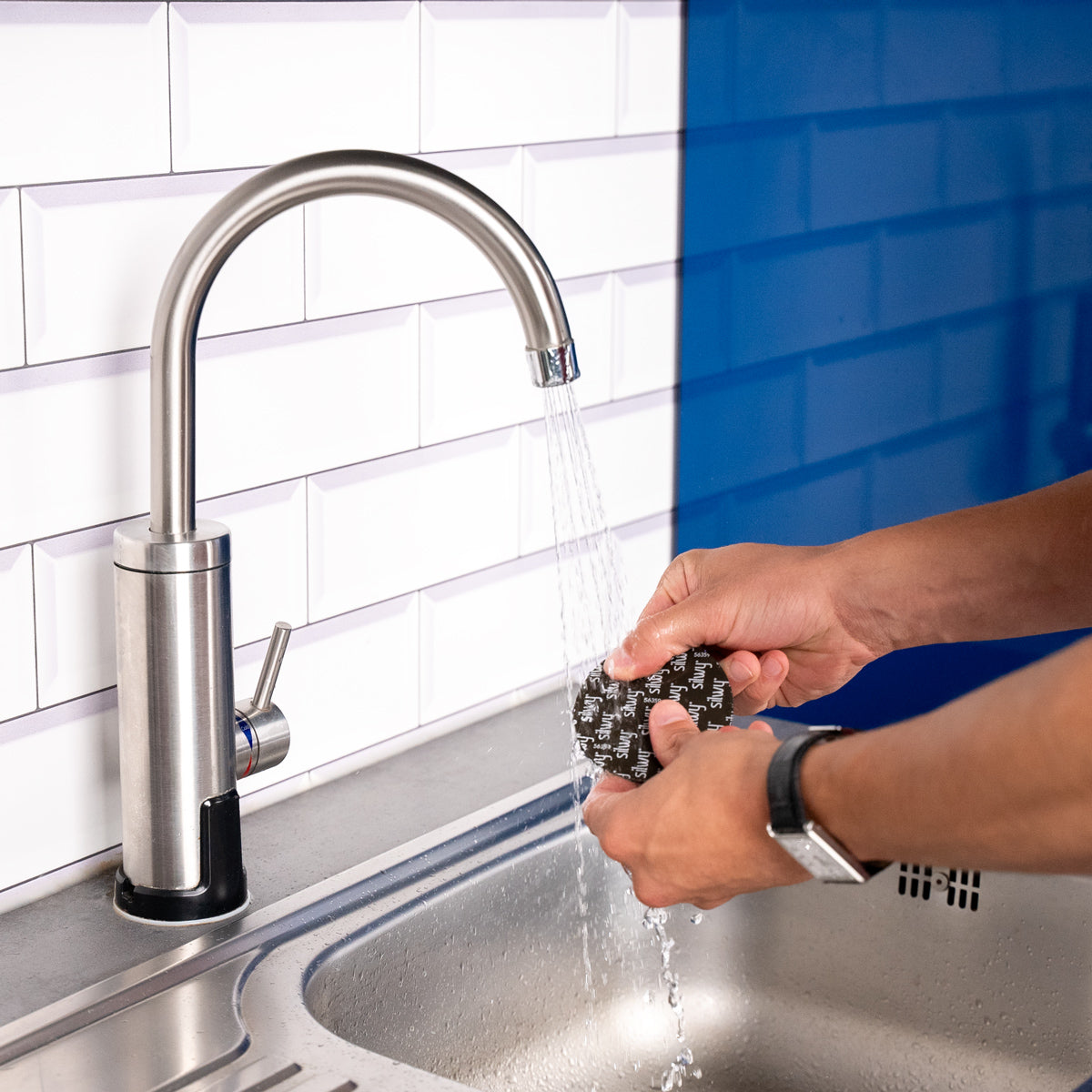 Metall-Nano-Gel-Pad abwaschen