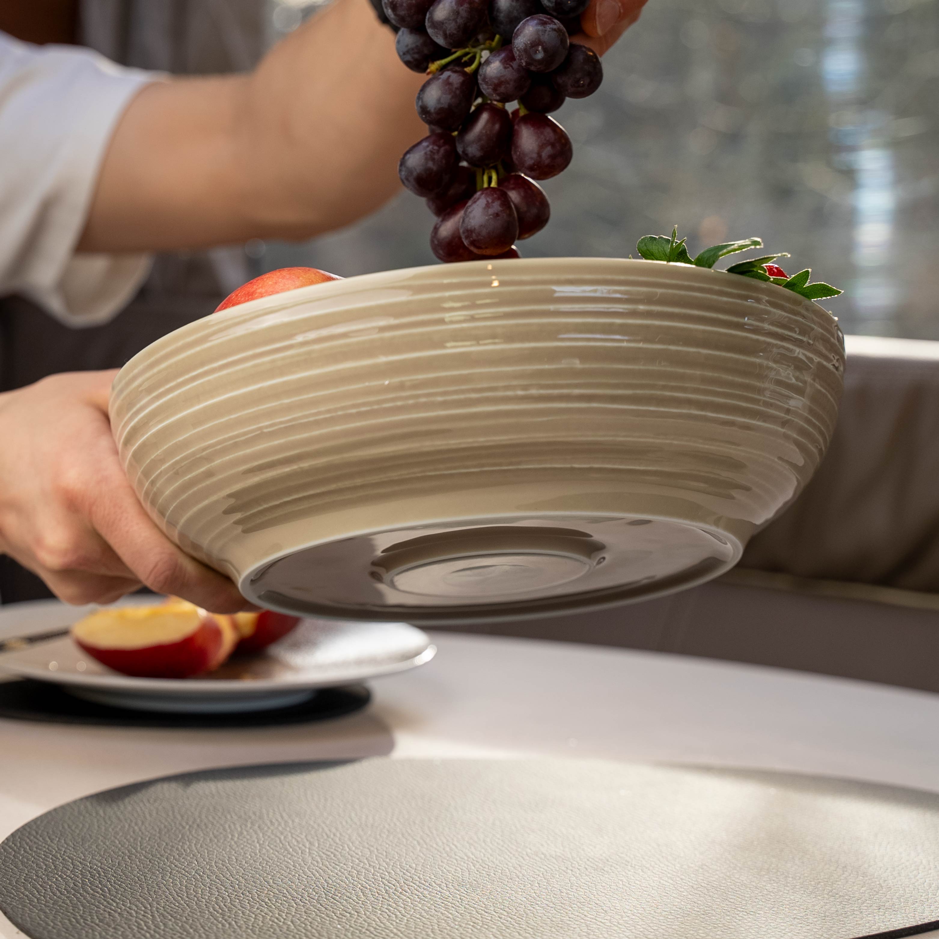 Nahaufnahme Struktur der Food-Bowl, da diese gerillt ist