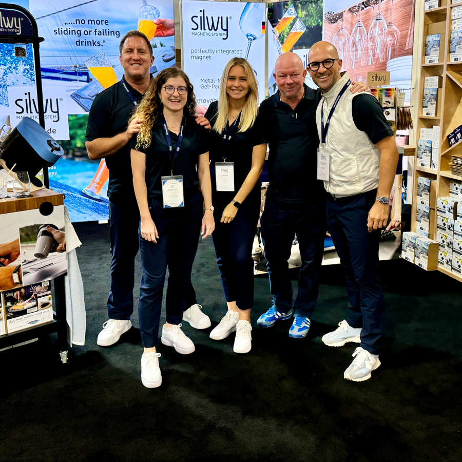 Mitarbeiterbild auf Messestand in den USA