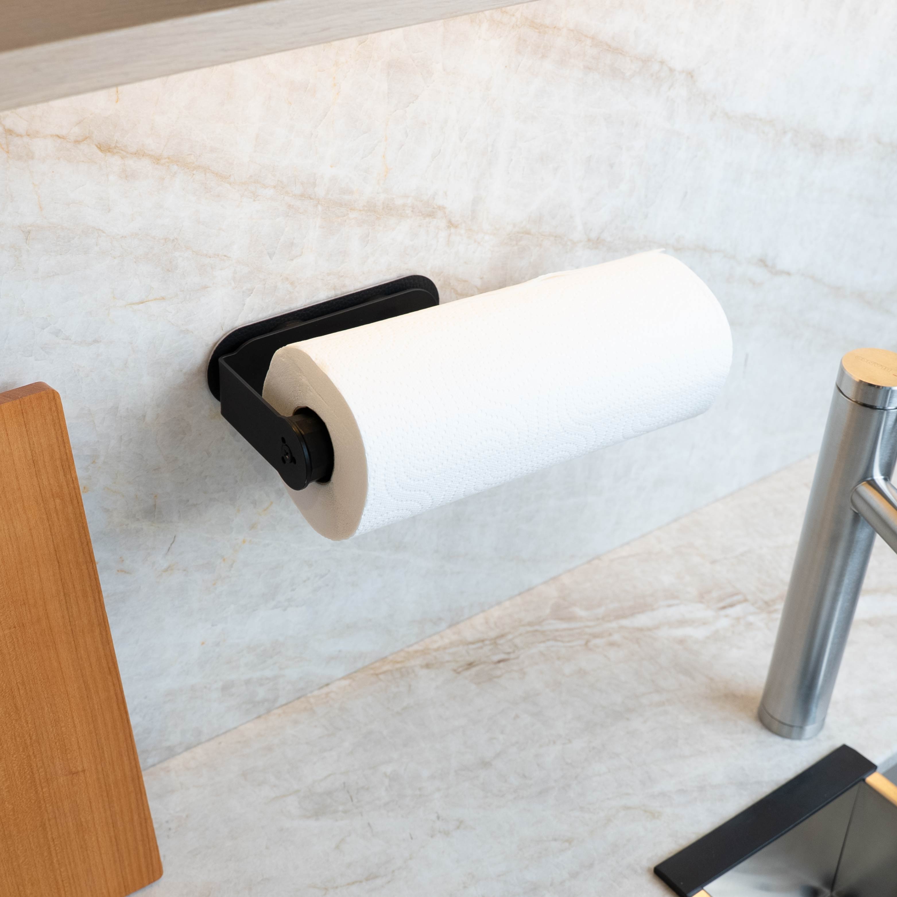 Magnetic kitchen roll holder including metal bar