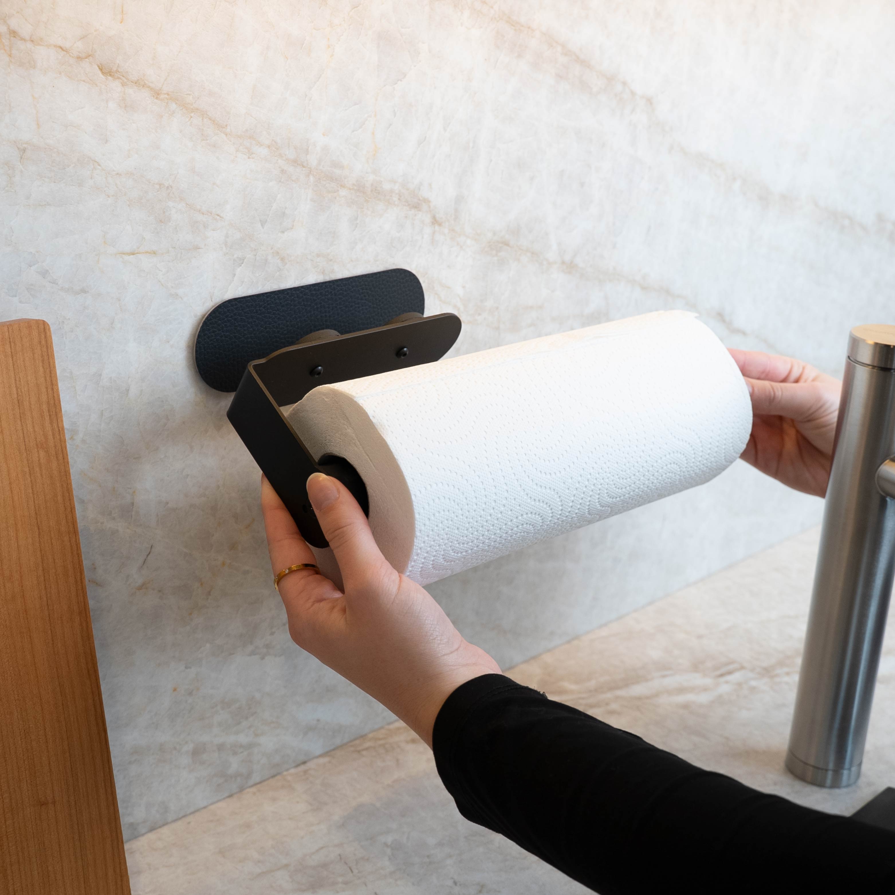 Magnet-Küchenrollenhalter inkl. Metall-Leiste und Camping Kochbuch