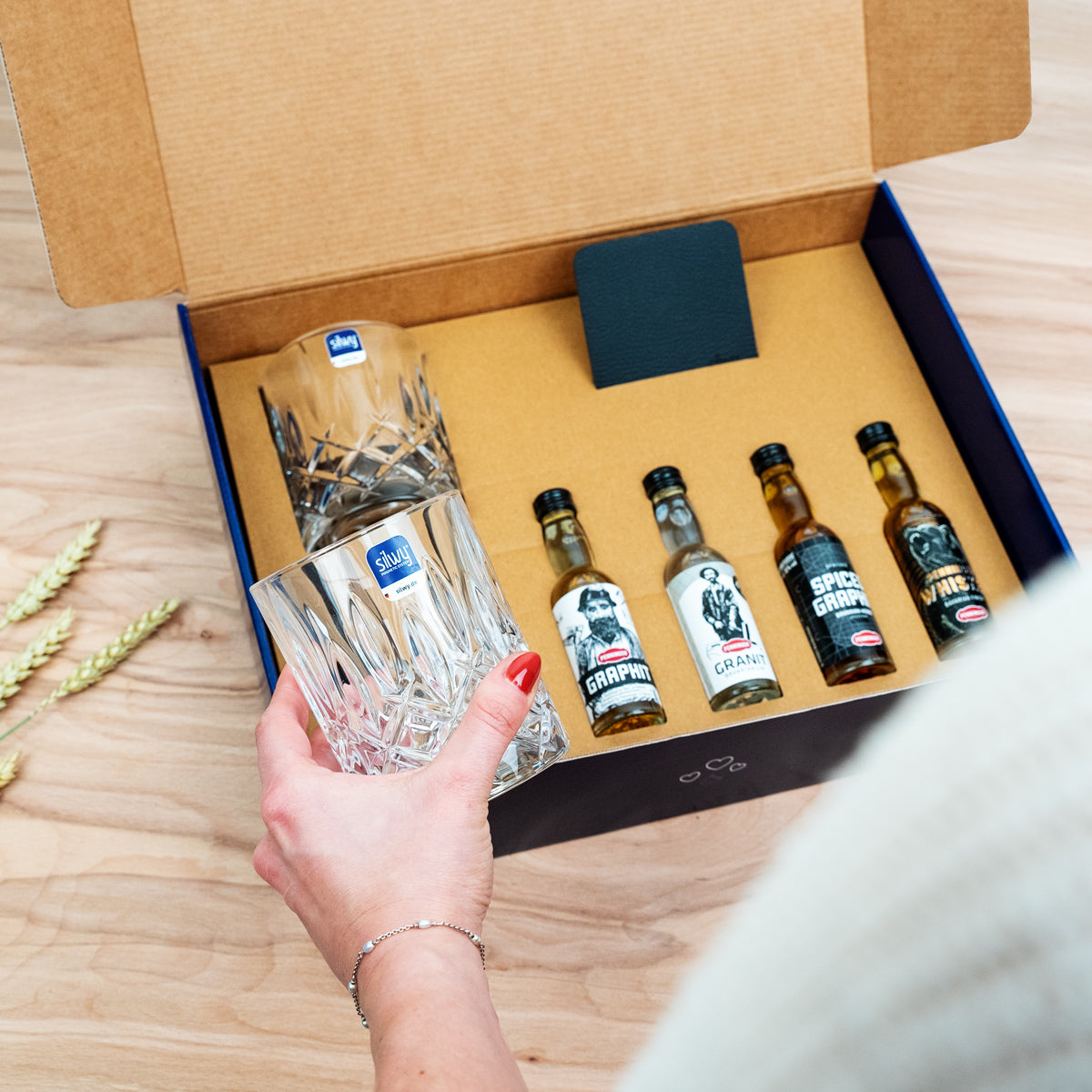 Geschenkbox Penninger inkl. 4 kleiner Flaschen Menninger sowie zwei Magnet-Kristallgläser Shot 