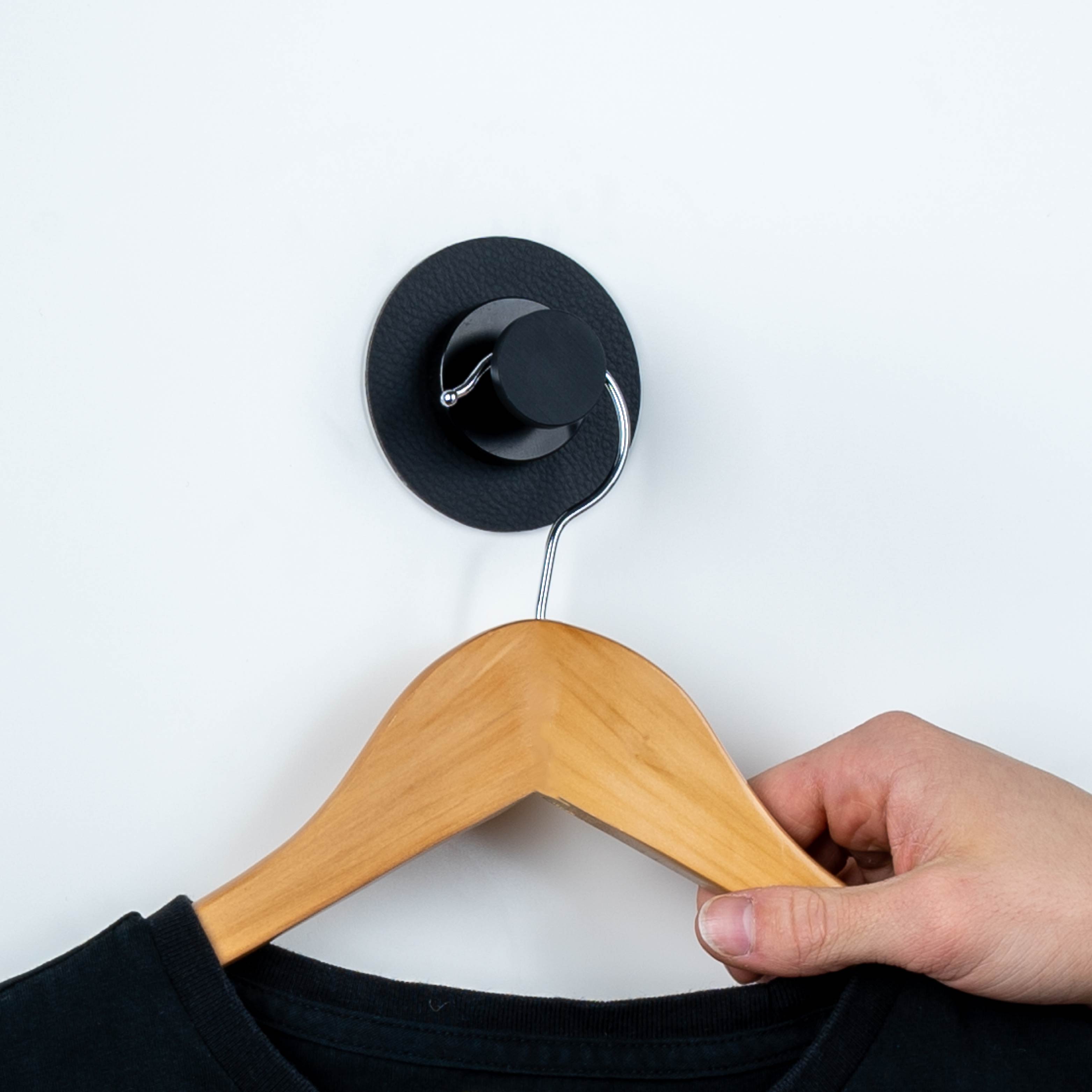 Haken Spot mit Pad fixiert T-Shirt mit Kleiderbügel