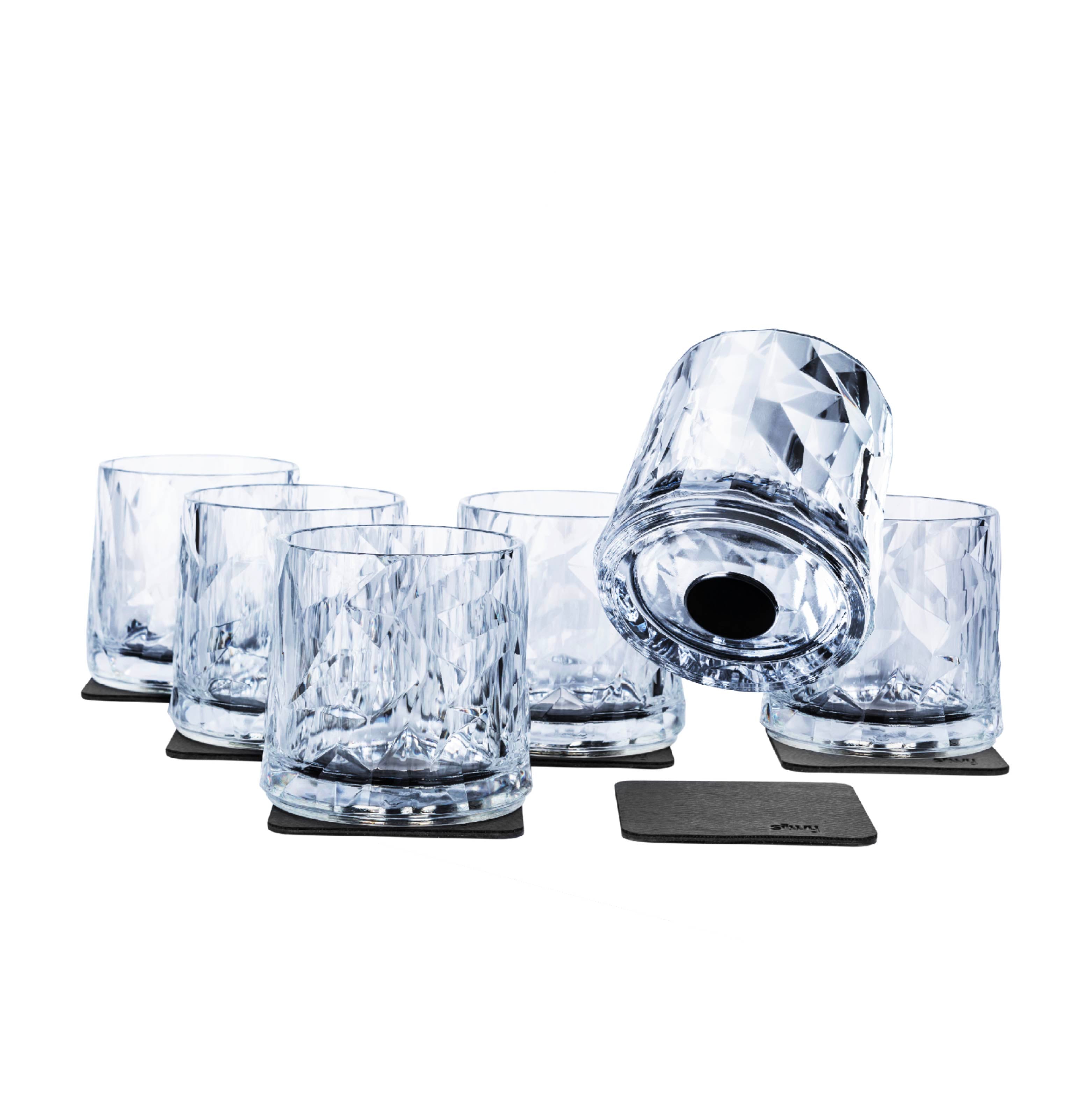 Freisteller Magnet-Kunststoffgläser Tumbler auf den Pads 
