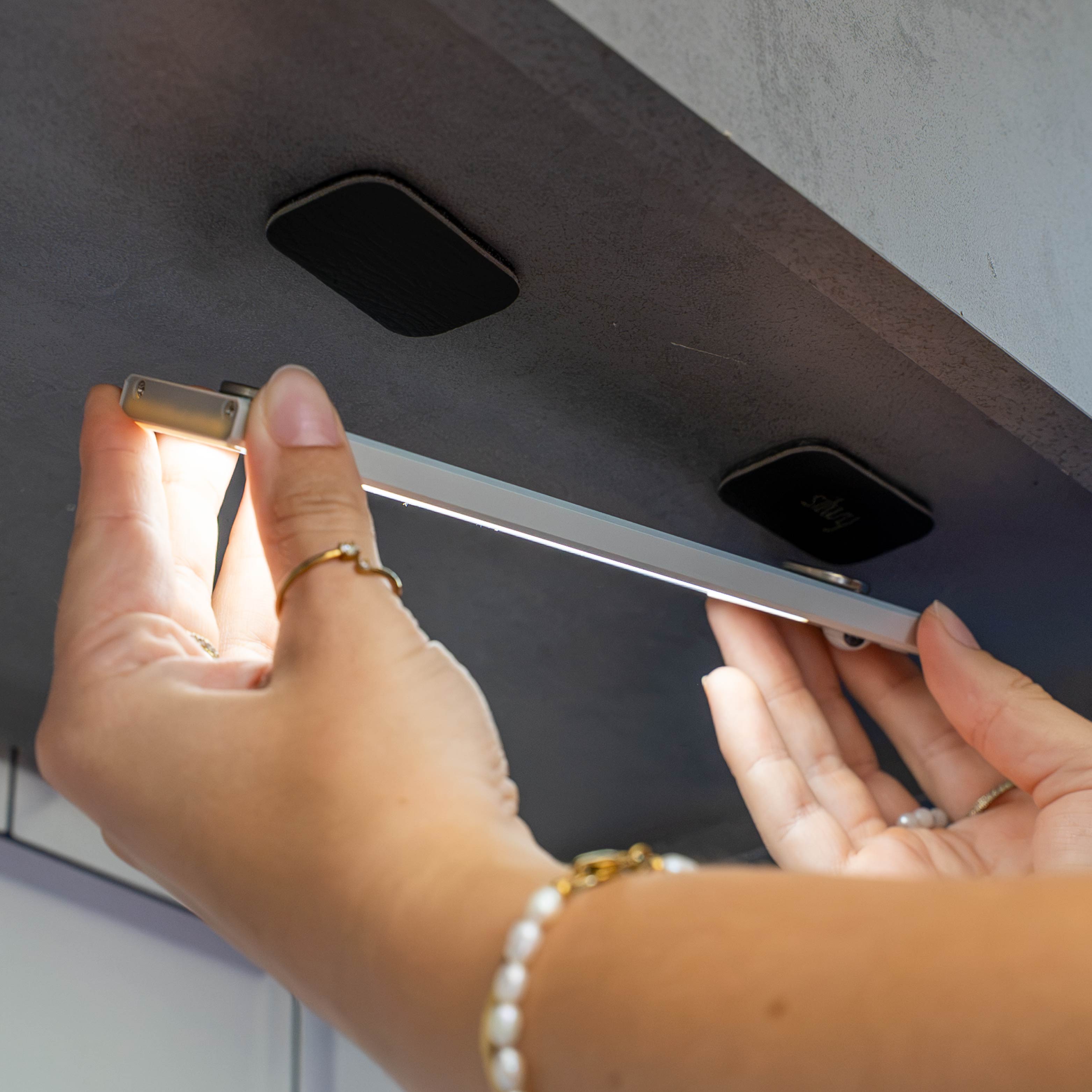 Magnet Under-Cabinet Light DIY including Pads
