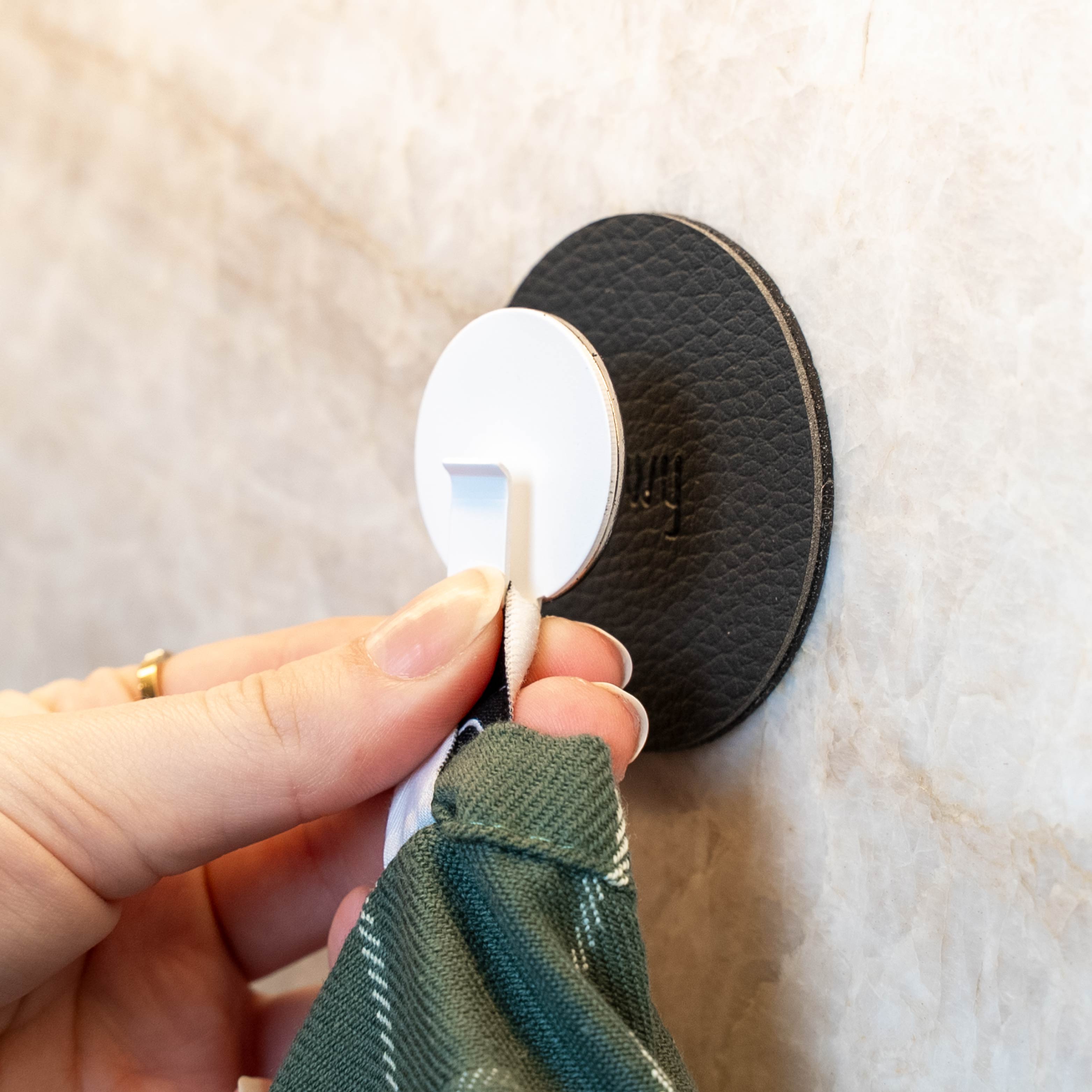 Magnet-Haken CLEVER WHITE inkl. Pad BLACK