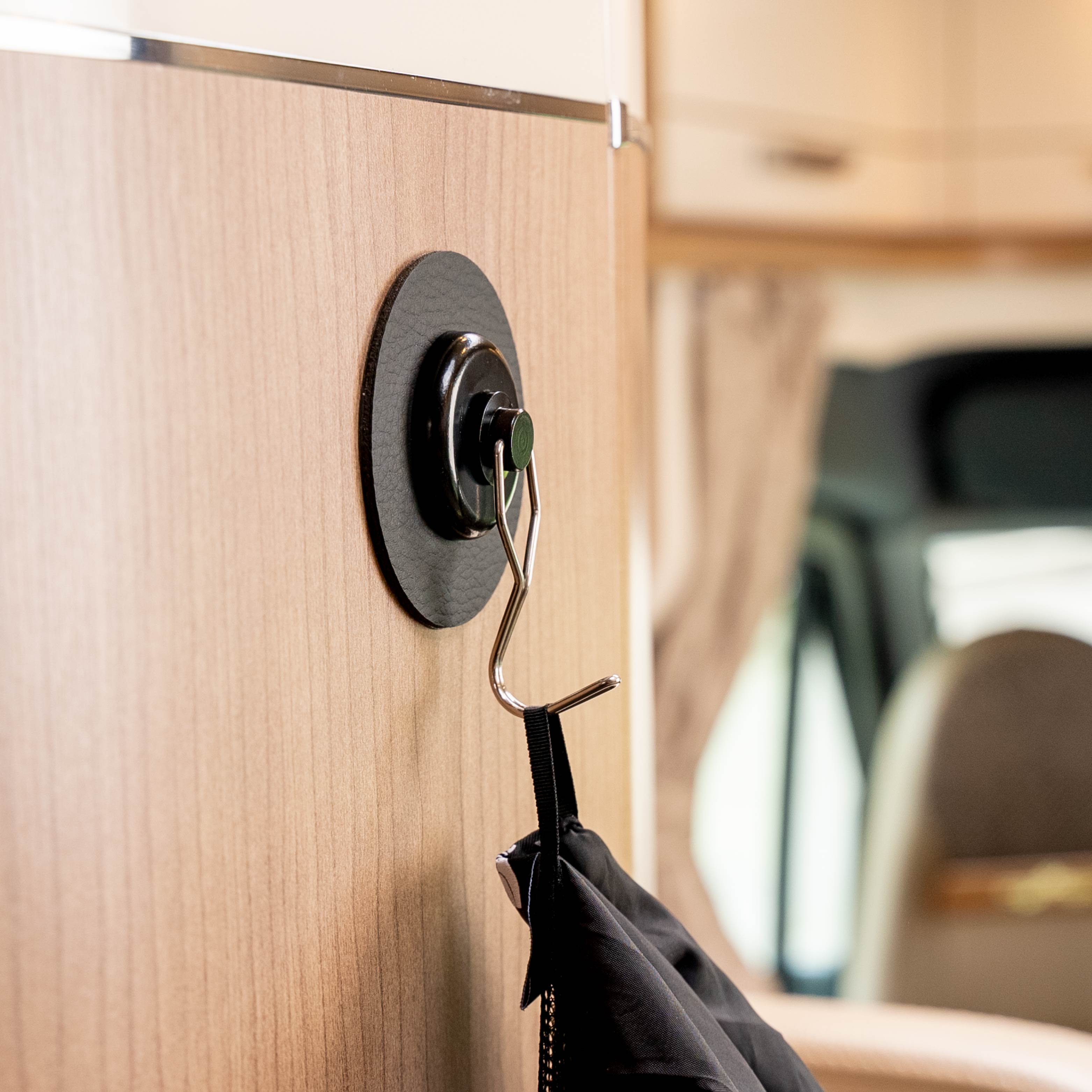 Magnet-Haken THE ONE mit Pad im Wohnmobil